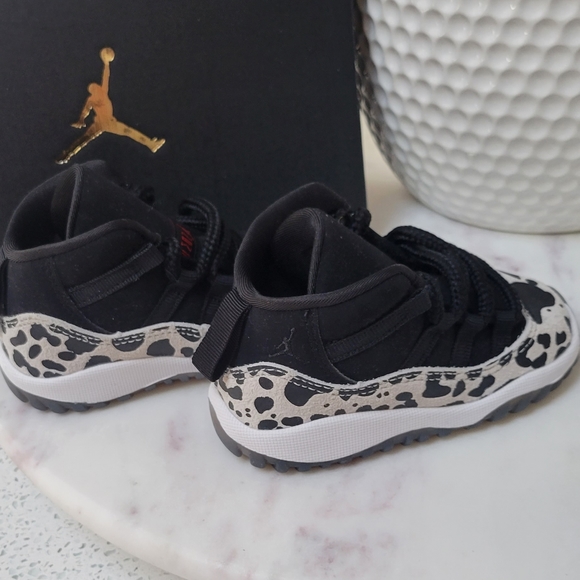 Baby Boy Jordans 11 Retro Size 6 - Picture 2 of 10